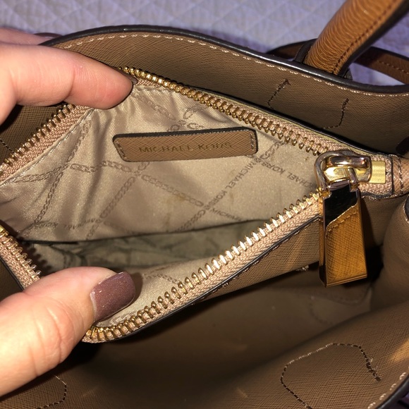 Tan leather Michael Kors purse - Picture 4 of 8